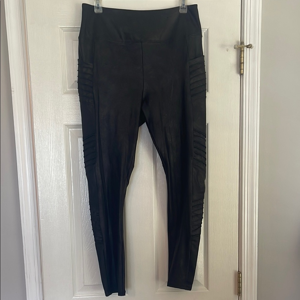 Simply Vera Vera Wang Black High-Waisted Faux Leather Leggings